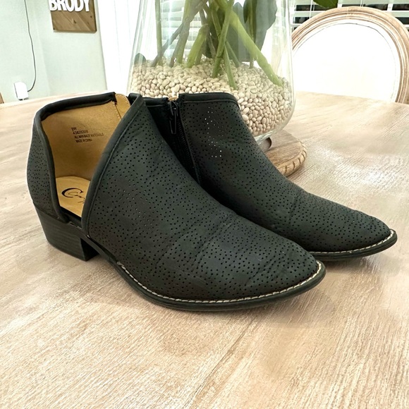 EUC Ankle Boots! - Picture 2 of 3